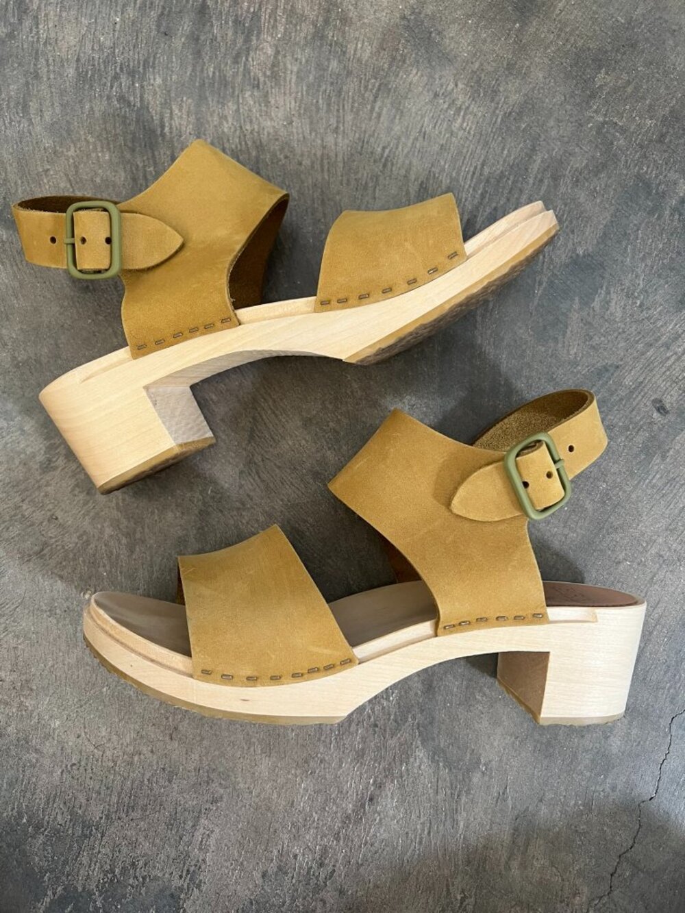 Bryr Maya Block Heel Sandal in Fennel